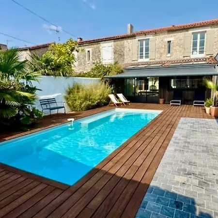 Villa Au Coeur De - 10min Du Centre-ville Et De La Gare - Piscine - 4 8 Personnes *