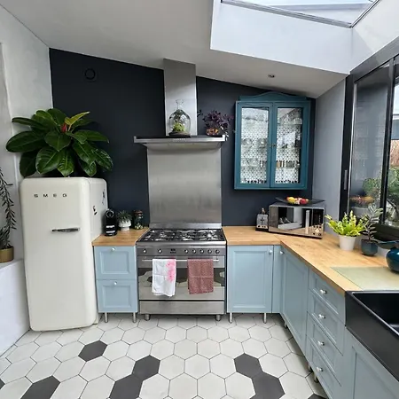 Au Coeur De - 10min Du Centre-ville Et De La Gare - Piscine - 4 8 Personnes Villa *