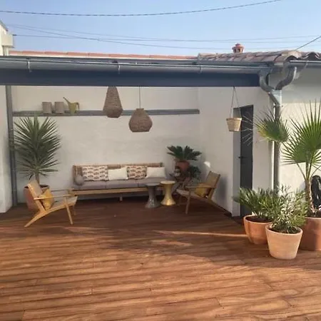 Au Coeur De - 10min Du Centre-ville Et De La Gare - Piscine - 4 8 Personnes Villa *