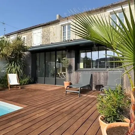Au Coeur De - 10min Du Centre-ville Et De La Gare - Piscine - 4 8 Personnes Villa La Rochelle (Charente-Maritime)