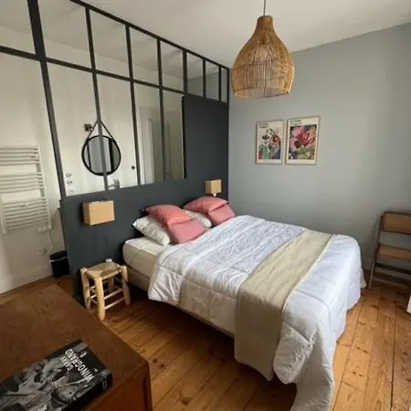Au Coeur De - 10min Du Centre-ville Et De La Gare - Piscine - 4 8 Personnes Villa *